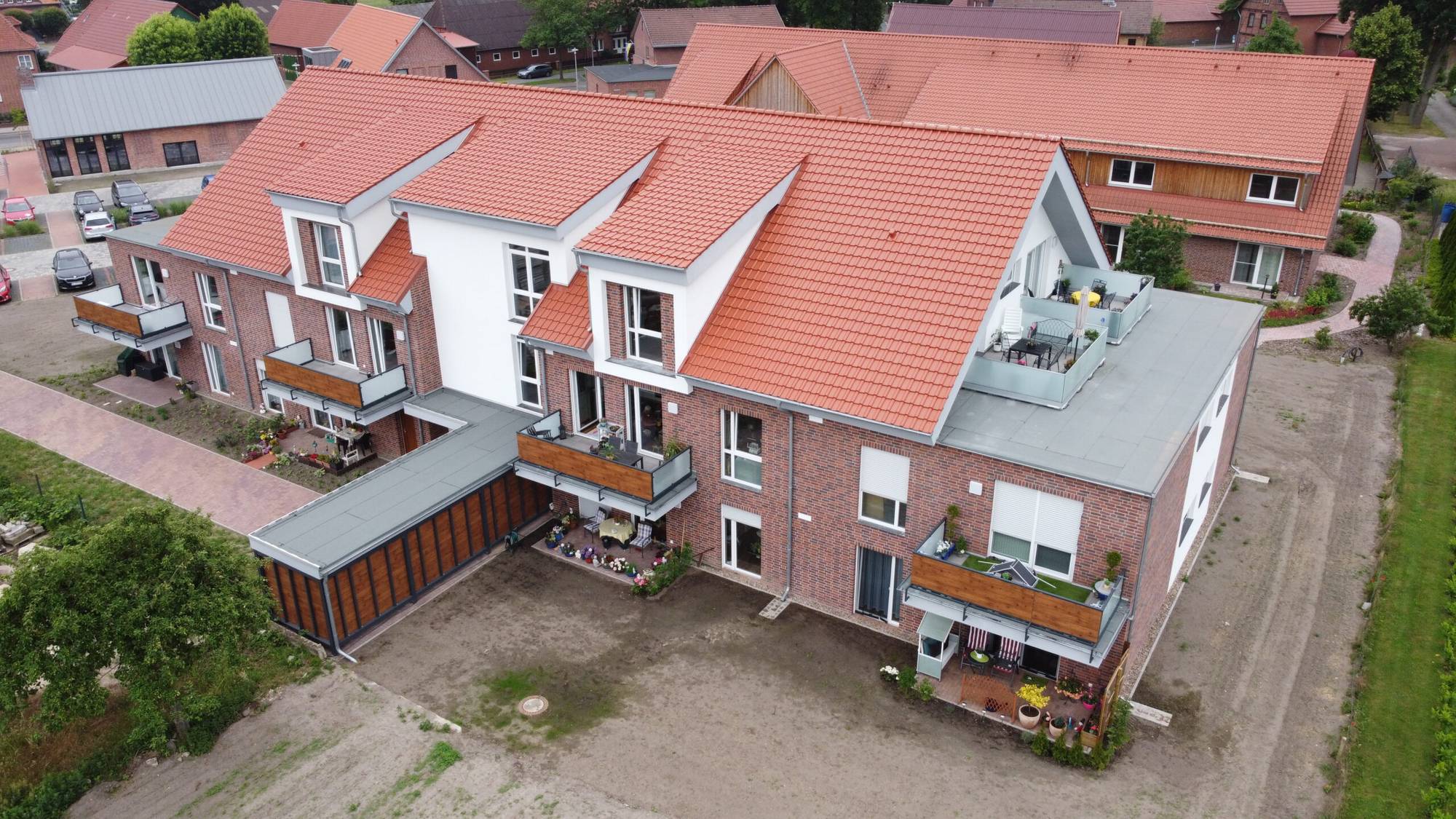 Seniorenwohnanlage in Wahrenholz aus der Luft